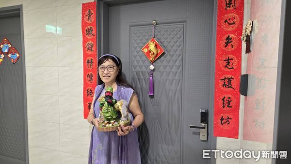 ▲宋冠宜捏塑關公持青龍揠月刀、騎赤兔馬神像。（圖／宋冠宜提供）