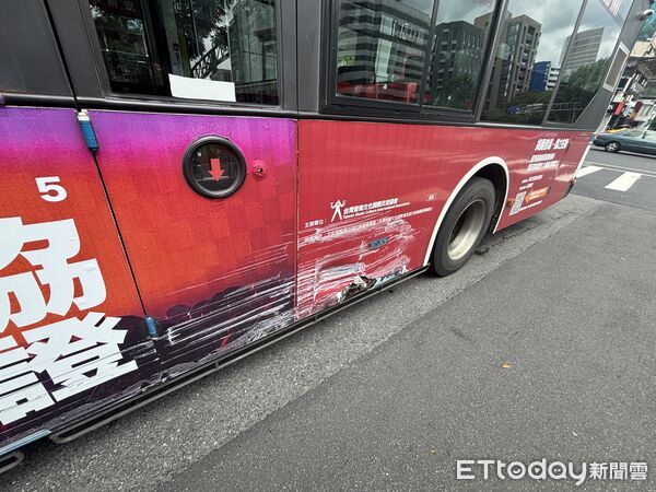 ▲大安區計程車疑因煞車失靈追撞公車、幸無人受傷。（圖／記者張君豪翻攝）