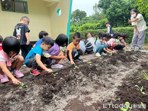 ▲▼花蓮逐年調降公立國民小學附設幼兒園師生比，自原本1：15調整為1：12，受益幼兒超過3千人。（圖／花蓮縣政府提供，下同）