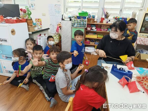 ▲▼花蓮逐年調降公立國民小學附設幼兒園師生比，自原本1：15調整為1：12，受益幼兒超過3千人。（圖／花蓮縣政府提供，下同）