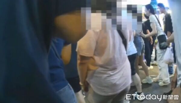 ▲▼便衣員警整晚閒逛逢甲夜市，不敢血拚，終於逮捕女扒手。（圖／民眾提供，下同）