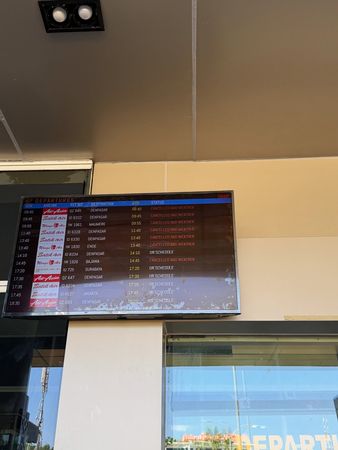 ▲印尼火山爆發「網紅CEO森田受困機場」！　錯愕曝現況：動彈不得 。（圖／翻攝自森田IG）