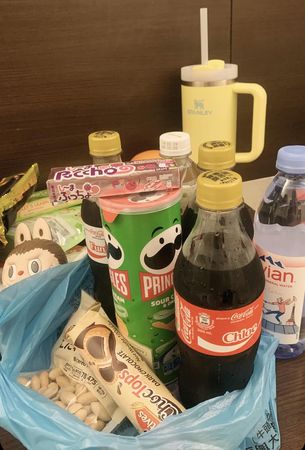 ▲阮民安超市遭疑竊盜「當場被捕」！11件零食總價500塊　友深夜奔警局。（圖／翻攝自阮民安臉書）