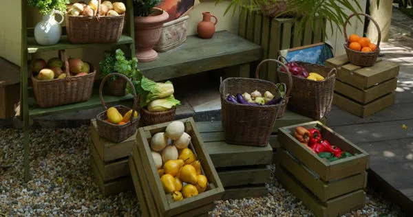 美國環境工作組織（EWG）近日發布2025年版「購物者農藥指南」，公布前12名農藥殘留最多的蔬果。（示意圖／Pixabay）