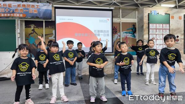 ▲▼花蓮縣政府團隊、台灣世界展望會、花蓮體中及迦南美地同學們一起手舉飢餓三十為花蓮急難特況家庭發聲。（圖／世界展望會提供，下同）