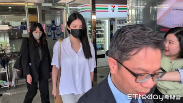 ▲▼             王大陸與女友闕沐軒情侶倆動用人脈討債債遭起訴，闕今現身新北地院。（圖／記者陸運陞翻攝，下同）