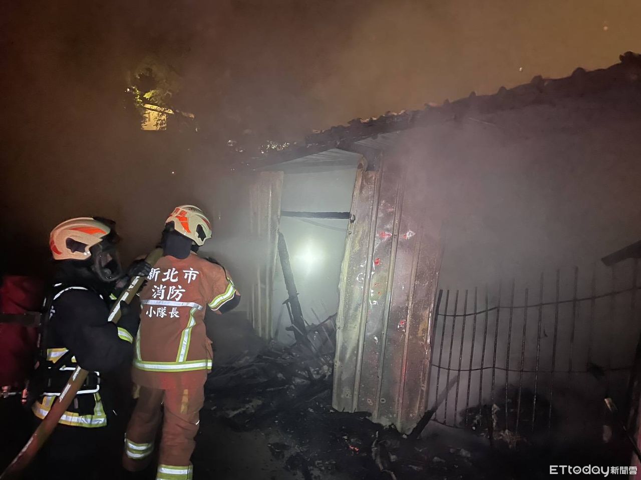 瑞芳暗夜大火！恐怖火焰吞噬工寮　400戶一度無電可用