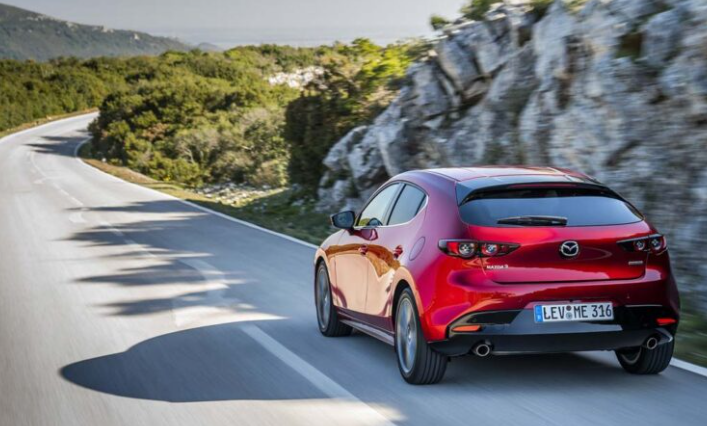 ▲馬來西亞推入門款Mazda 3，採用1.5升自然進氣。（圖／翻攝自Mazda）