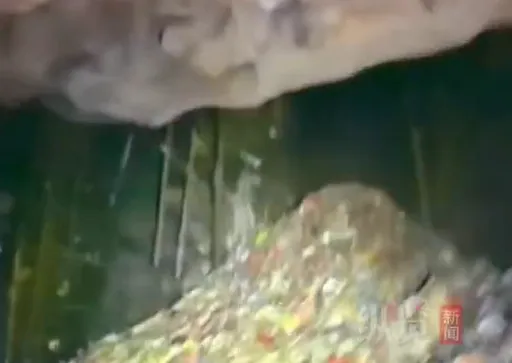 ▲▼張家界又發現15m高垃圾山。（圖／翻攝自微博）