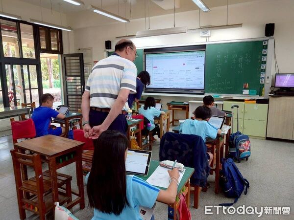 ▲台南市教育局推動「數位入校入班陪伴計畫」，已完成58校課堂支持與設備健診。（記者林東良翻攝，下同）