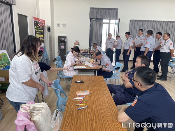 ▲▼「朴警護治安醫療守健康 嘉縣衛生局與朴子醫院共同守護波麗士」  。（圖／朴子分局提供）