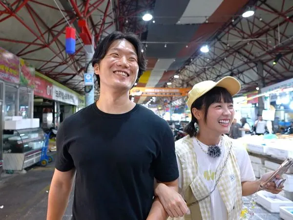 ▲▼ 詹姆士（左起）、籃籃、林莎、夏語心前往韓國拍攝。（圖／公視台語台提供）