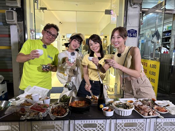 ▲▼ 詹姆士（左起）、籃籃、林莎、夏語心前往韓國拍攝。（圖／公視台語台提供）