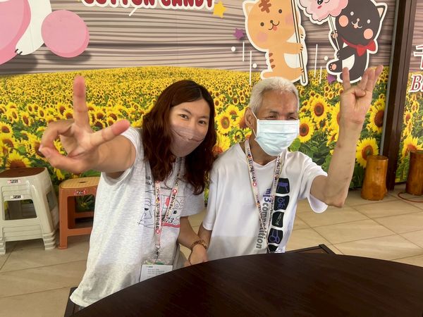 廖坤銘基金會攜手世新社服團友會舉辦「當我們重逢於千郁」的陽明養護中心出遊服務。（圖／周志明提供）