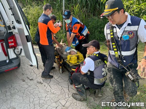▲台南關廟南雄橋發生墜橋事件，92歲老翁失去呼吸心跳。（圖／記者林東良翻攝，下同）