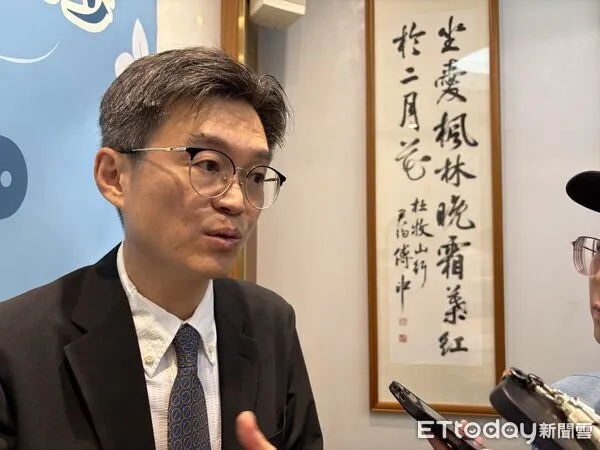 ▲▼亞東醫院院長邱冠明受訪談恩師林芳郁。（圖／記者洪巧藍攝）