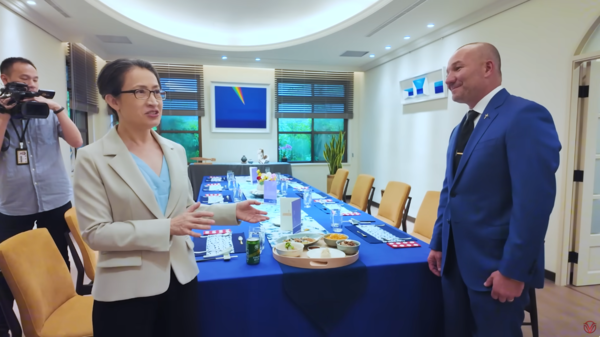 ▲▼「Shawn Ryan Show」造訪台灣，並訪問副總統蕭美琴。（圖／翻攝自YouTube／Shawn Ryan Show）