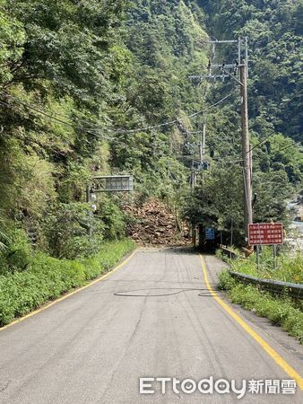 ▲往八仙山國家森林遊樂區入口處邊坡20日下午發生土石崩落事件。（圖／民眾提供，下同）