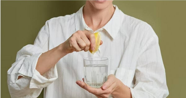 南韓一名21歲男子為了躲過當兵的命運，竟故意減肥「每天只喝1杯水」，最終暴瘦僅剩47公斤，被判定不用入伍，經南韓地方法院審理，將該名逃兵男子依違反《兵役法》判處6個月有期徒刑、緩刑1年。（示意圖／翻攝自unsplash）