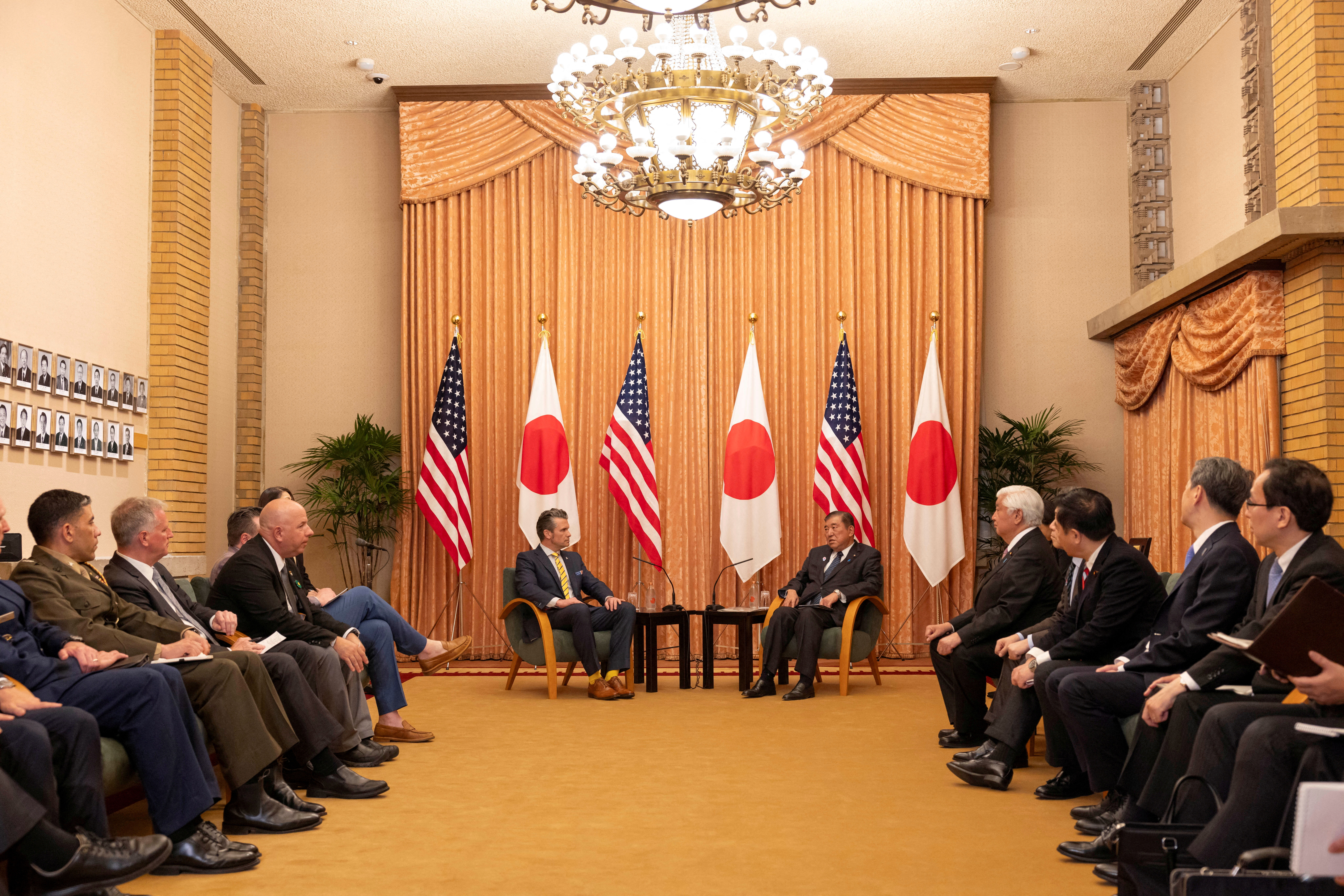 ▲▼日本首相石破茂今年3月在東京接見美國國防部長赫格塞斯。（圖／路透）
