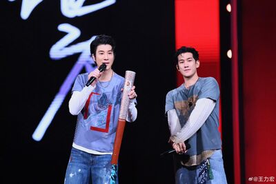 王力宏「雙胞胎弟弟」帥成這樣! 罕見同台合唱:真的像嗎
