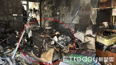 高雄民宅淪焦黑廢墟!多年電療床釀大火 雜物堆滿屋內外畫面曝