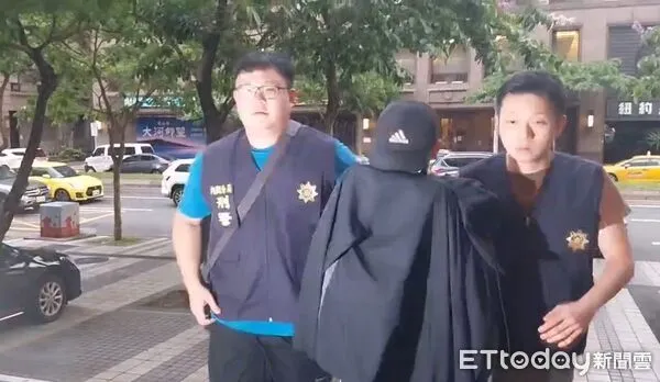 ▲▼▲便當店男員工朝李正皓噴辣椒水，警嗑3便當埋伏逮人。（圖／記者邱中岳翻攝）