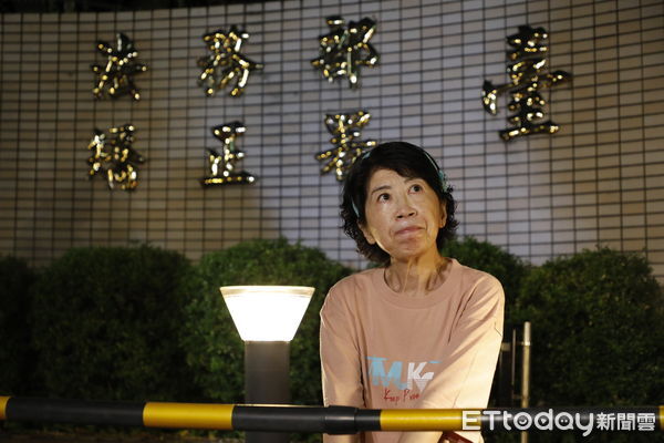 ▲黃國昌、陳佩琪現身北所聲援柯文哲。（圖／記者湯興漢攝）