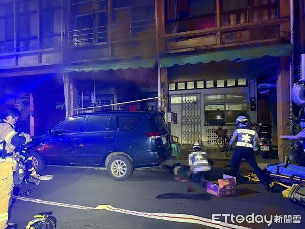 ▲高雄新興區民宅火警，男子疑似跳樓躺在地上             。（圖／記者吳奕靖翻攝）
