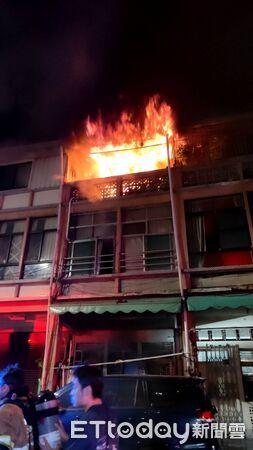 ▲高雄新興區一棟民宅傳出火警，一對父子疑似跳樓逃生             。（圖／記者吳奕靖翻攝）