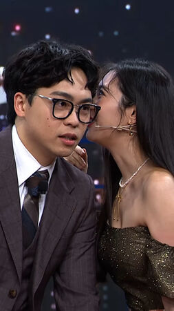 ▲Albee懶理緋聞，曬出與好友的親吻動態。（圖／翻攝自Albee Instagram）