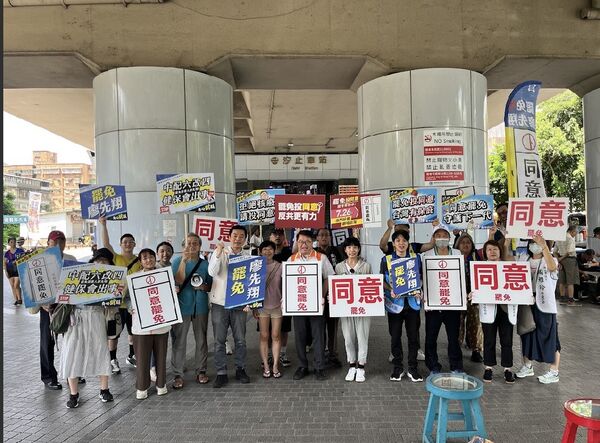 ▲▼民進黨新北市黨部發起「作伙來罷」路口宣講。（圖／民進黨新北市黨部提供）
