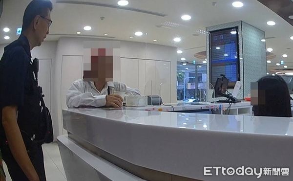 ▲陳男欲解除定存炒股賺，警方獲報前往勸阻。（圖／桃園警分局提供）