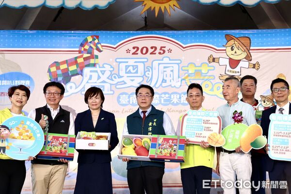 ▲台南國際芒果節在走馬瀨農場登場，黃偉哲市長與日方貴賓共同種下芒果樹，象徵台日友誼茁壯發展。（記者林東良翻攝，下同）