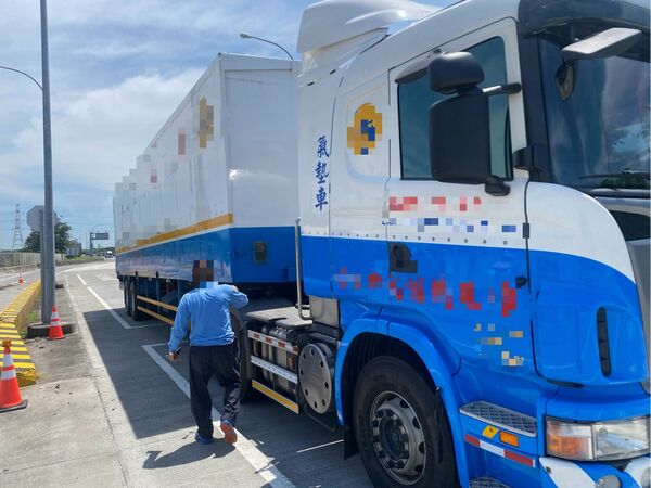 ▲國道彰化路段發生3車連環追撞。（圖／國道警方提供）