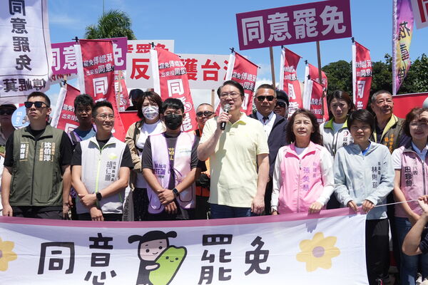 ▲▼民進黨秘書長林右昌參與「守護花蓮 騎士出動」車掃出發記者會。（圖／罷團提供）