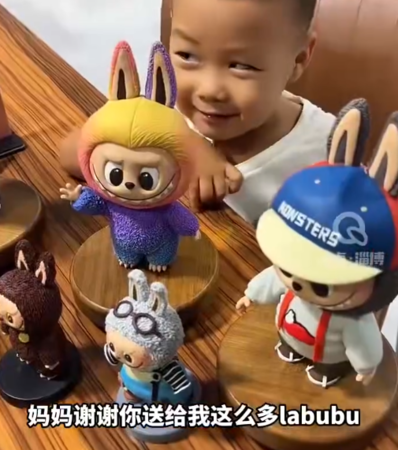 ▲▼神手媽用黏土幫兒做Labubu。（圖／翻攝自微博）