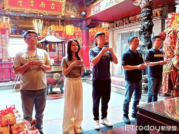 ▲西螺派出所警員曹孝弘，日前順利錄取中央警察大學114年刑事警察研究所，昨日特別前往信仰中心西螺福興宮還願，感念太平媽祖慈悲庇佑。（圖／記者游瓊華翻攝）