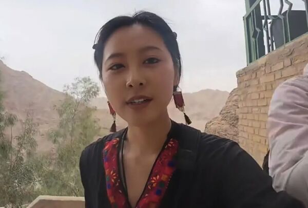 ▲▼女藝術家伊朗當沙發客　開朗屋主小哥「半夜變臉」要求一起睡。（圖／翻攝微博）