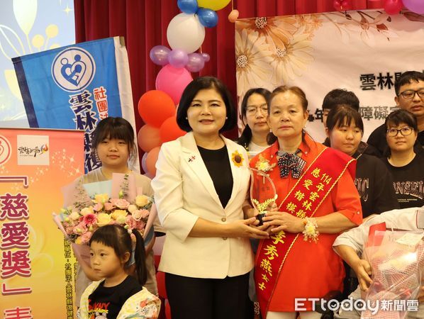 ▲雲林縣政府與雲林縣復健青年協進會，辦理「成為你的光」114年度身心障礙家庭照顧者「慈愛獎」表揚活動。（圖／記者游瓊華翻攝）