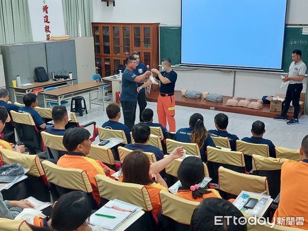 ▲台南市消防第六大隊辦理義消BLS訓練，實施CPR與戰術止血演練，強化實戰應變力。（記者林東良翻攝，下同）