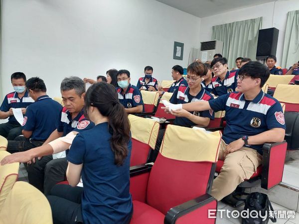 ▲台南市消防第六大隊辦理義消BLS訓練，實施CPR與戰術止血演練，強化實戰應變力。（記者林東良翻攝，下同）