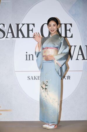 ▲大久保麻梨子，日本清酒協會理事長近藤淳子小姐和心清酒教育創辦人林科成，活動嘉賓與老公Jerry。（圖／和心酒藏提供）