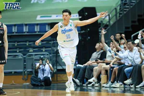 ▲新北國王林書豪、曼尼高、桑尼，高雄全家海神胡瓏貿、艾德、蘇文儒、邱子軒。（圖／TPBL提供）