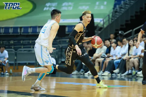 ▲新北國王林書豪、曼尼高、桑尼，高雄全家海神胡瓏貿、艾德、蘇文儒、邱子軒。（圖／TPBL提供）