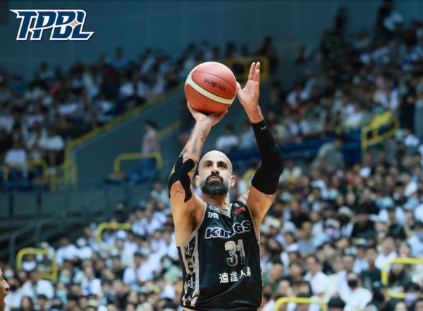 ▲新北國王林書豪、曼尼高、桑尼，高雄全家海神胡瓏貿、艾德、蘇文儒、邱子軒。（圖／TPBL提供）