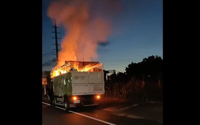 雲林回收車「車斗起火」繼續開！民眾嚇壞　司機停路邊急逃生