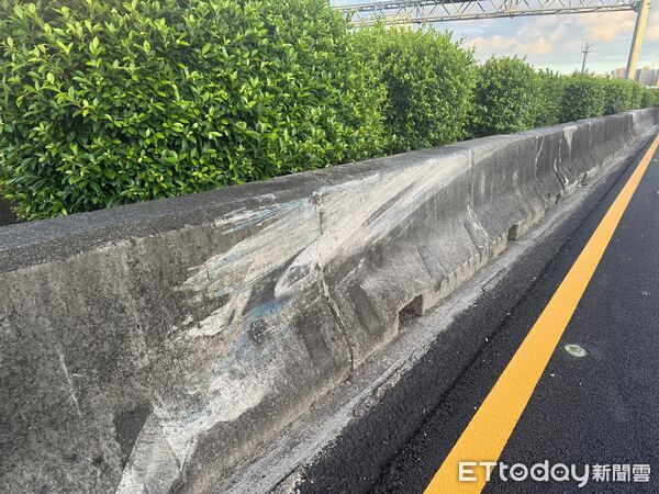 ▲▼國道1號南向322.9公里（永康路段）21日發生車禍。（圖／記者林東良翻攝）