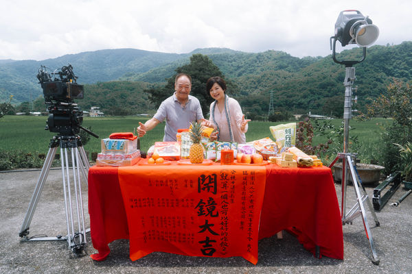 ▲胡宇威（右起）、楊貴媚、傅雷和李玲葦出席《就算一個人也可以好好的吃飯2》開鏡。（圖／公視+提供）