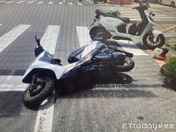 ▲台南東區文化六街驚傳重機摔車意外，疑似因路面掉落的豬腸所致，警方通知掉落物駕駛人到案說明，並依法開罰。（記者林東良翻攝，下同）